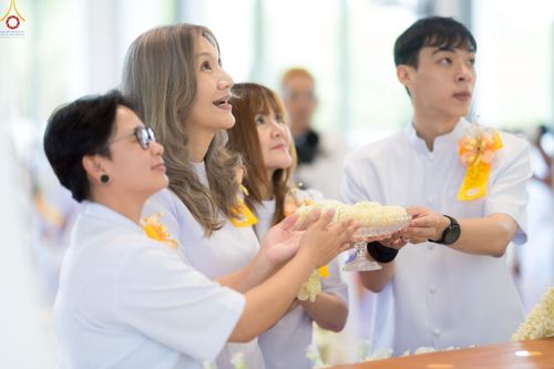 ภาพ No.239469:วันอาทิตย์ที่ 17 สิงหาคม พ.ศ. 2568 พิธีกดปุ่มอัญเชิญรูปเหมือน พระมงคลเทพมุนี (สด จันทสโร)  ณ มหาวิหารแก้วพระมงคลเทพมุนี  ศูนย์ปฏิบัติธรรมแก้วเมืองเลย