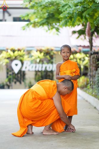 ภาพ No.61146:สามเณรออกบิณฑบาต และกิจกรรมอบรมสามเณร ในโครงการบรรพชาสามเณรฟื้นฟู พระพุทธศาสนาทั่วไทย ณ ศูนย์อบรมที่พักสงฆ์บ้านร่มเย็น จ.นราธิวาส วันที่ 2-15 เมษายน พ.ศ. 2567