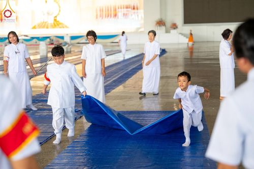 ภาพ No.136640:พิธีตักบาตร พิธีบูชาข้าวพระ ในวันอาทิตย์ต้นเดือนที่ 5 พฤษภาคม พ.ศ. 2567 ณ วัดพระธรรมกาย จ.ปทุมธานี