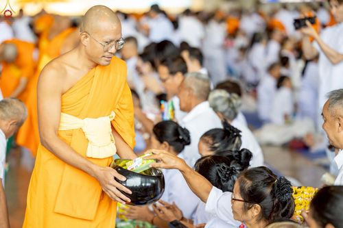 ภาพ No.263945:วันอาทิตย์ที่ 2 พฤศจิกายน พ.ศ. 2568 พิธีตักบาตรอาทิตย์ต้นเดือน ณ บ้านแก้วเรือนทองคุณยายฯ วัดพระธรรมกาย