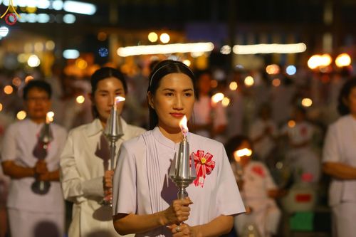 ภาพ No.160658:พิธีจุดประทีป 20,000 ดวง บูชาพระมหาธรรมกายเจดีย์ และบูชาพระมงคลเทพมุนี (สด จนฺทสโร) พระผู้ปราบมาร ณ ลานธรรม พระมหาธรรมกายเจดีย์ วัดพระธรรมกาย จ.ปทุมธานี วันที่ 10 ตุลาคม พ.ศ. 2567
