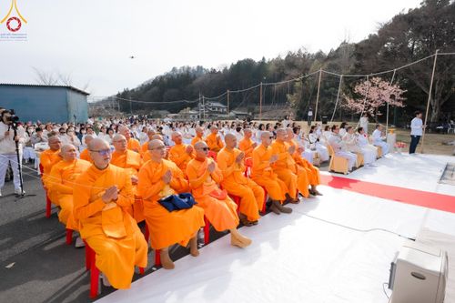 ภาพ No.132252:พิธีประดิษฐานยอดอุโบสถ บูชาธรรม 80 ปี หลวงพ่อธัมมชโย ณ วัดพระธรรมกายโทชิหงิ ประเทศญี่ปุ่น วันอาทิตย์ที่ 24 มีนาคม พ.ศ. 2567