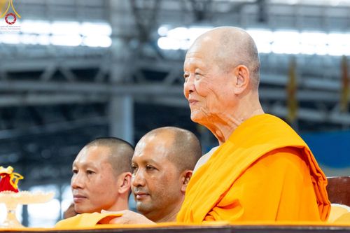 ภาพ No.153272:พิธีมุทิตาสักการะ พระภิกษุ-สามเณร ผู้สอบไล่ได้เปรียญธรรม ประโยค 1-2 ถึงประโยค ป.ธ.9 และบาลีศึกษา ประโยค1-2 ถึง บ.ศ.9 , พิธีมอบดวงแก้วสามเณรผู้ทรงบาลีไวยากรณ์ วัดพระธรรมกาย และ ศูนย์ส่งเสริมศีลธรรมในประเทศและต่างประเทศ วันอาทิตย์ที่ 8 กันยายน พ.ศ.2567