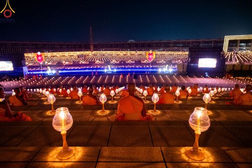 ภาพ No.125091:พิธีเวียนประทักษิณและจุดมาฆประทีป (ชุดที่ 2) ในวันมาฆบูชา เสาร์ที่ 24 กุมภาพันธ์ พ.ศ. 2567 ณ พระมหาธรรมกายเจดีย์ วัดพระธรรมกาย