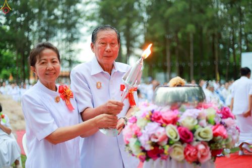 ภาพ No.238422:วันเสาร์ที่ 9 สิงหาคม พ.ศ. 2568 พิธีกลั่นแผ่นดิน โปรยทราย และจุดประทีปถวายเป็นพุทธบูชา จ.ระยอง สถาปนาองค์พระเจดีย์เพื่อสร้างสันติภาพโลก ณ ศูนย์ปฏิบัติธรรมระยอง(บ้านช่องลม) ต.บางบุตร อ.บ้านค่าย จ.ระยอง