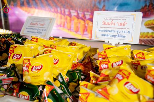 ภาพ No.202760:พิธีถวายภัตตาหารเป็นสังฆทาน แด่พระธรรมยาตรา ณ วัดพระธรรมกาย ตำบลคลองสาม อำเภอคลองหลวง จังหวัดปทุมธานี ในโครงการธรรมยาตรา กตัญญูบูชา มหาปูชนียาจารย์ พระมงคลเทพมุนี(สด จนฺทสโร) พระผู้ปราบมาร อนุสรณ์สถาน 7 แห่ง ปีที่ 13 วันที่ 28 มกราคม พ.ศ. 2568