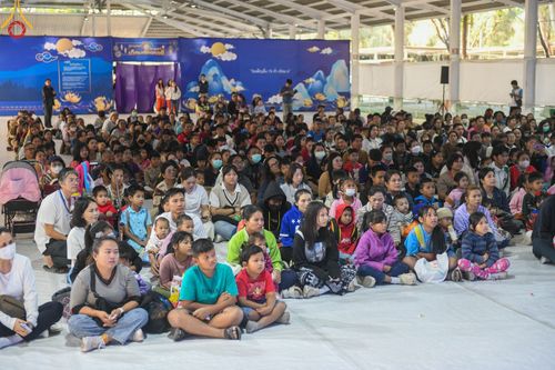 ภาพ No.193941:วัดพระธรรมกาย จัดงานวันเด็กแห่งชาติ ประจำปี พ.ศ.2568 ออกร้านอาหาร 200 ร้าน มอบของขวัญหลายหมื่นชิ้น วันที่ 12 มกราคม พ.ศ. 2568 วัดพระธรรมกาย อ.คลองหลวง จ.ปทุมธานี