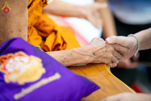 ภาพ No.156223:พิธีถวายสังฆทานแด่คณะสงฆ์ 323 วัด 4 จังหวัดชายแดนภาคใต้ ปีที่ 20 ครั้งที่ 173 พิธีมอบกองทุนหนุนแรงใจช่วยครูใต้ ปีที่ 17 ครั้งที่ 137 วันเสาร์ที่ 21 กันยายน พ.ศ.2567 ณ ศูนย์ปฏิบัติธรรมภาคใต้ อ.บางกล่ำ จ.สงขลา