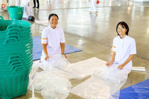 ภาพ No.243554:วันที่ 7 กันยายน พ.ศ. 2568 พิธีตักบาตร ข้าวสารอาหารแห้ง ในวันครูผู้ค้นพบวิชชาธรรมกาย ณ บ้านแก้วเรือนทองคุณยายฯ สภาธรรมกายสากล วัดพระธรรมกาย