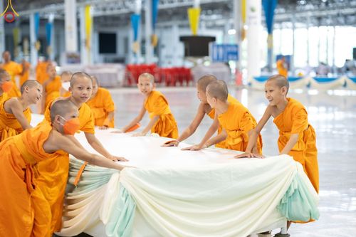 ภาพ No.88215:พิธีมุทิตาสักการะ เปรียญธรรม 9,6,3 และบาลีศึกษา 6,3  พิธีมอบดวงแก้วสามเณรทรงบาลีไวยากรณ์ วันอาทิตย์ 17 กันยายน พ.ศ. 2566 ณ สภาธรรมกายสากล วัดพระธรรมกาย