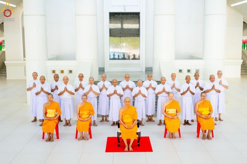 ภาพ No.159777:พิธีตัดปอยผมปลงผมนาคธรรมทายาท, พิธีบรรพชาอุปสมบทหมู่ โครงการอุปสมบทหมู่บูชาธรรม 140 ปี พระมงคลเทพมุนี (สด จนฺทสโร) ณ โบสถ์พระไตรปิฏก วัดพระธรรมกาย วันเสาร์ที่ 5 ตุลาคม พ.ศ. 2567