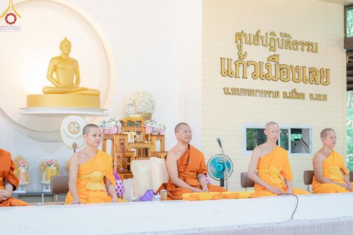 ภาพ No.135126: พิธีบรรพชาสามเณร  พิธีตักบาตรฉลองสามเณรใหม่ วันที่ 1 เมษายน พ.ศ.2567 ในโครงการบรรพชาสามเณรฟื้นฟูพระพุทธศาสนาทั่วไทย ณ ศูนย์ปฏิบัติธรรมแก้วเมืองเลย