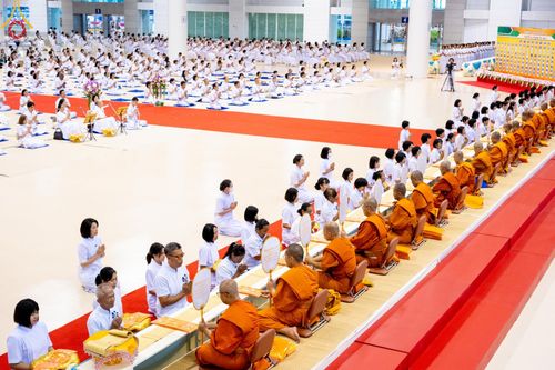 ภาพ No.146166:วันมหารำลึก ครั้งที่ 34 พิธีร่วมรำลึกถึงนักสร้างบารมีที่ล่วงลับไปแล้ว , พิธีสวดพระพุทธมนต์ ณ ห้องแก้วสารพัดนึก 1 วัดพระธรรมกาย วันเสาร์ที่ 27 กรกฎาคม พ.ศ. 2567