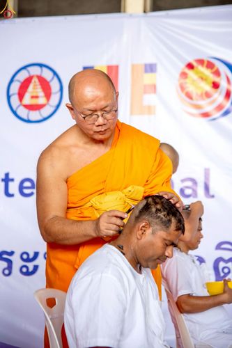 ภาพ No.230854:วันที่ 28 มิถุนายน พ.ศ. 2568 พิธีตัดปอยผมและปลงผม โครงการบวชพระนานาชาติ AEC & WAB รุ่นที่ 9 ณ วิหารคด 2 วัดพระธรรมกาย