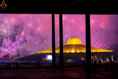 ภาพ No.122296:พิธีจุดประทีปถวายเป็นพุทธบูชา และบูชาธรรมมหาปูชนียาจารย์ พระมงคลเทพมุนี(สด จนฺทสโร) ในโครงการธรรมยาตรา กตัญญูบูชา มหาปูชนียาจารย์ พระมงคลเทพมุนี(สด จนฺทสโร) พระผู้ปราบมาร อนุสรณ์สถาน 7 แห่ง ปีที่ 12 วันที่ 31 มกราคม พ.ศ. 2567 ณ วัดพระธรรมกาย จ.ปทุมธานี (