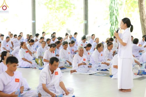 ภาพ No.158349:โครงการอบรมอุบาสก อุบาสิกาแก้ว  ตัวแทนทอดกฐิน 30,000 วัด ทั่วไทย บูชาธรรม 80 ปี หลวงพ่อธัมมชโย ระหว่างวันที่ 20-22 กันยายน พ.ศ. 2567 ณ จังหวัดบุรีรัมย์ รุ่นที่ 3