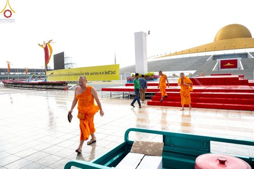 ภาพ No.218698:วันพฤหัสบดีที่ 17 เมษายน พ.ศ. 2568 การเตรียมงานในลานธรรม , สภาธรรมกายสากล , วิหารคด  เพื่องานวันคุ้มครองโลก 22 เมษายน พ.ศ. 2568