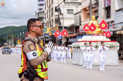 ภาพ No.239251:วันอาทิตย์ที่ 17 สิงหาคม พ.ศ. 2568 พิธีอัญเชิญรูปเหมือนพระมงคลเทพมุนี (สด จันทสโร) ณ ศาลากลางจังหวัดเลย ถึงลานพญานาค สวนสาธารณะกุดป่อง อ.เมือง จ.เลย