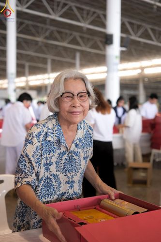 ภาพ No.212333:วันพุธที่ 19 มีนาคม พ.ศ. 2568 การบรรจุไทยธรรมลงกล่องสำเร็จ 43,500 กล่อง เพื่อถวายแด่พระสังฆาธิการ 40,000 กว่าวัดทั่วไทย ในวันคุ้มครองโลก 22 เมษายน พ.ศ. 2568 ณ บ้านแก้วเรือนทองคุณยายฯ วัดพระธรรมกาย