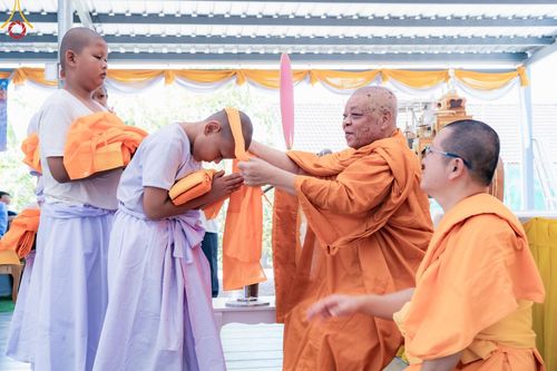 ภาพ No.133519:พิธีขอขมารับผ้าไตร, พิธีบรรพชาสามเณร, สามเณรออกบิณฑบาต ในโครงการบรรพชาสามเณร ฟื้นฟูพระพุทธศาสนาทั่วไทย  ณ ศูนย์ปฏิบัติธรรม และอบรมเยาวชนเมืองยะลา วันที่ 3 เมษายน พ.ศ. 2567