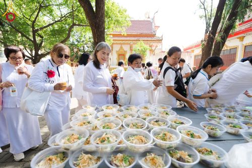 ภาพ No.196659:พิธีทอดผ้าป่าทำนุบำรุงศาสนสถาน ณ วัดไทยเจริญ ตำบลบางขุนกอง อำเภอบางกรวย จังหวัดนนทบุรี  ในโครงการธรรมยาตรา กตัญญูบูชา มหาปูชนียาจารย์ พระมงคลเทพมุนี(สด จนฺทสโร) พระผู้ปราบมาร อนุสรณ์สถาน 7 แห่ง ปีที่ 13 วันที่ 17 มกราคม พ.ศ. 2568
