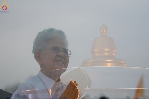 ภาพ No.118260:พิธีจุดประทีปถวายเป็นพุทธบูชา และบูชาธรรมมหาปูชนียาจารย์ พระมงคลเทพมุนี(สด จนฺทสโร) วันที่ 24 มกราคม พ.ศ. 2567 ณ อนุสรณ์สถานบางปลา อ.บางเลน จ.นครปฐม