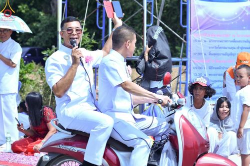 ภาพ No.130080:V.34 เพื่อธรรมเพื่อบางกล่ำ การรับบุญของเจ้าหน้าที่หน่วยงานต่างๆ  เพื่องานธรรมยาตราอัญเชิญพระบรมสารีริกธาตุ ประดิษฐาน ณ มหารัตนเจดีย์สิริปทุมสวรรค์ (เจดีย์อริยพุทธะ 5 พระองค์) ณ ศูนย์ปฏิบัติธรรมภาคใต้ อ.บางกล่ำ จ.สงขลา ระหว่างวันที่ 9-10 มีนาคม พ.ศ. 2567