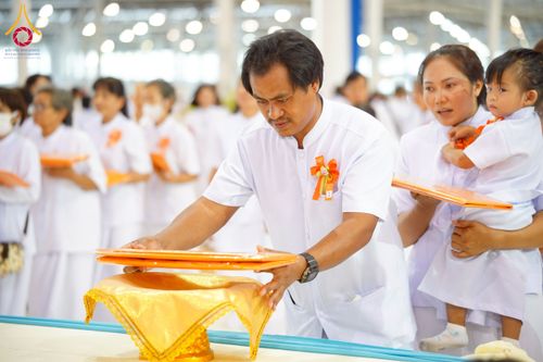 ภาพ No.215465:วันอาทิตย์ต้นเดือนที่ 6 เมษายน พ.ศ. 2568 ขบวนอัญเชิญผ้าป่าสมทบ มหาสังฆทาน 40,000 กว่าวัดทั่วประเทศ ณ สภาธรรมกายสากล วัดพระธรรมกาย