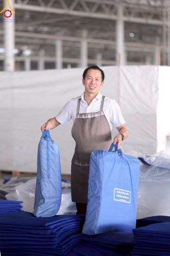 ภาพ No.218532:วันที่ 15 - 18 เมษายน พ.ศ. 2568 การเตรียมภาชนะสำหรับถวายภัตตาหาร , การจัดโต๊ะเก้าอี้ในลานธรรม , การแพ็คพัสดุงานต้อนรับ เพื่องานวันคุ้มครองโลก 22 เมษายน พ.ศ.2568 วัดพระธรรมกาย