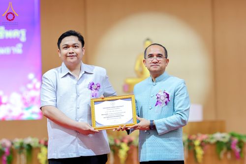 ภาพ No.196121:ผู้ว่าปทุมฯ เปิดงานวันครู ครั้งที่ 69 พ.ศ. 2568 จังหวัดปทุมธานี “เรียนดี มีความสุข : ครูไทยร่วมใจปฏิวัติการศึกษา เด็กฉลาดคิด ฉลาดทำ” ณ วัดพระธรรมกาย - รวมใจระลึกถึงพระคุณบูรพาจารย์ ยกย่องเชิดชูเกียรติผู้ประกอบวิชาชีพทางการศึกษาที่ประกอบคุณงามความดี 