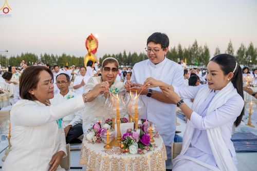 ภาพ No.302164:วันที่ 23 มกราคม พ.ศ. 2569 พิธีจุดประทีปธรรมถวายเป็นพุทธบูชา (ภาพชุดที่ 2) และบูชาธรรมมหาปูชนียาจารย์  ณ อนุสรณ์สถานลำดับที่ 5 สถานที่เผยแผ่วิชชาธรรมกายครั้งแรก อนุสรณ์สถานบางปลา วัดบางปลา อำเภอบางเลน จังหวัดนครปฐม ในโครงการธรรมยาตรา กตัญญูบูชา มหาปูชนีย