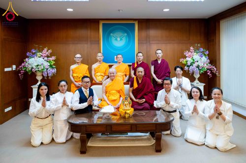 ภาพ No.317559:วันอังคารที่ 24 มีนาคม พ.ศ.2569  หลวงพ่อทัตตชีโว รองเจ้าอาวาส วัดพระธรรมกาย ต้อนรับปฏิสันถารคณะลามะจากทิเบต