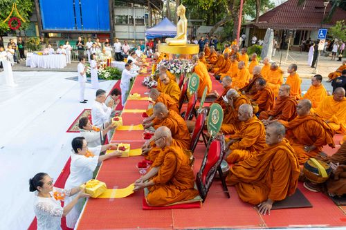 ภาพ No.313874:วันอาทิตย์ที่ 14 มีนาคม พ.ศ. 2569 ทำบุญเมืองหาดใหญ่ตักบาตรพระ 1,109 รูป เติมบุญใหญ่ หลังวิกฤตมหาอุทกภัย ณ ซุ้มประตูไชน่าทาวน์ ถนนศุภสารรังสรรค์ อ.หาดใหญ่ จ.สงขลา