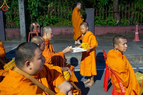 ภาพ No.341126:วันที่ 27 กรกฎาคม พ.ศ. 2569 พิธีตักบาตรพระ 1,000 รูป เมืองพัทลุง  ณ ถนนราเมศวร์ อ.เมือง จ.พัทลุง