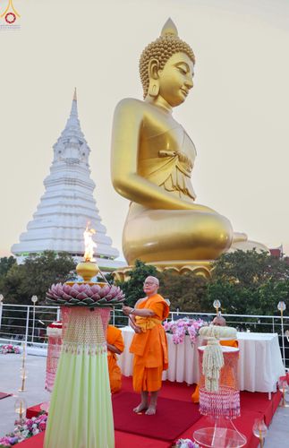 ภาพ No.302867:วันที่ 24 มกราคม พ.ศ. 2569 พิธีจุดประทีปธรรมถวายเป็นพุทธบูชา  และบูชาธรรมมหาปูชนียาจารย์  ณ อาคารธรรมยาตรา กตัญญูบูชามหาปูชนียาจารย์  ตรงข้ามวัดปากน้ำภาษีเจริญ จ.กรุงเทพมหานคร ในโครงการธรรมยาตรา กตัญญูบูชา มหาปูชนียาจารย์ พระมงคลเทพมุนี(สด จนฺทสโร) พระผู