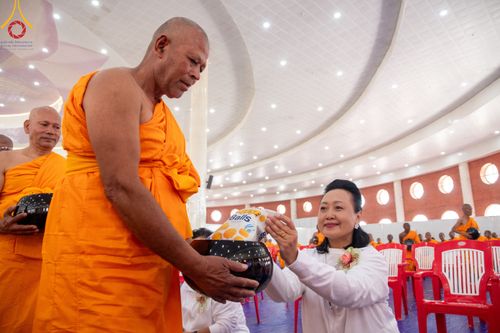 ภาพ No.314251:วันอังคารที่ 17 มีนาคม พ.ศ. 2569 พิธีตักบาตรฉลองสามเณรใหม่ 500 รูป  ณ มณฑลพิธีลุมพินี ประเทศเนปาล