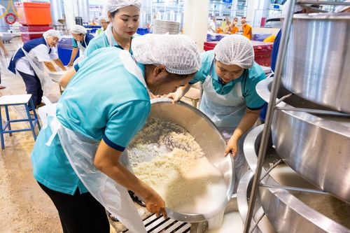 ภาพ No.60718:V.38 ทุ่มพลังเพื่อพ่อครบ 80 ปี ภาพการเตรียมงานของหน่วยงานต่างๆ เพื่อพิธีฉลองอายุวัฒนมงคล 80 ปี หลวงพ่อธัมมชโย และรับถวายมหาสังฆทาน 10,000 กว่าวัดทั่วประเทศ ในวันคุ้มครองโลก วันจันทร์ที่ 22 เมษายน พ.ศ. 2567