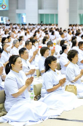 ภาพ No.139261:พิธีตักบาตร , พิธีบูชาข้าวพระ ณ ห้องแก้วสารพัด 1 สภาธรรมกายสากล วัดพระธรรมกาย วันอาทิตย์ต้นเดือนที่ 2 มิถุนายน พ.ศ. 2567