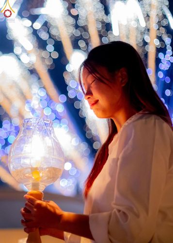 ภาพ No.192832:พิธีจุดประทีปถวายเป็นพุทธบูชา และบูชาธรรมมหาปูชนียาจารย์ ณ อนุสรณ์สถานคลองบางนางแท่น อ.สามพราน จ.นครปฐม ในโครงการธรรมยาตรา กตัญญูบูชา มหาปูชนียาจารย์ พระมงคลเทพมุนี(สด จนฺทสโร) พระผู้ปราบมาร อนุสรณ์สถาน 7 แห่ง ปีที่ 13 วันที่ 10 มกราคม พ.ศ. 2568