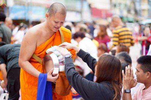 ภาพ No.245445:วันอาทิตย์ที่ 14 กันยายน พ.ศ. 2568 ตักบาตรพระ 555 รูป มหากุศล  น้อมถวายเป็นพุทธบูชา ณ หอนาฬิกาเบตง อ.เบตง จ.ยะลา