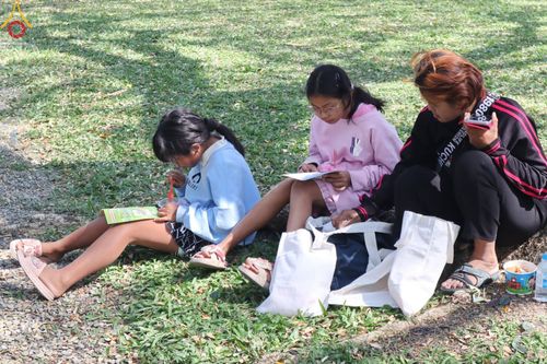 ภาพ No.194061:วัดพระธรรมกาย จัดงานวันเด็กแห่งชาติ ประจำปี พ.ศ.2568 ออกร้านอาหาร 200 ร้าน มอบของขวัญหลายหมื่นชิ้น วันที่ 12 มกราคม พ.ศ. 2568 วัดพระธรรมกาย อ.คลองหลวง จ.ปทุมธานี