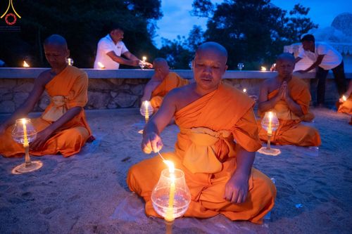 ภาพ No.141243:PhotoStory มหาศรัทธา ธรรมยาตราศรีลังกา EP.6 พิธีจุดวิสาขประทีป 6 วัด ถวายเป็น พุทธบูชา  โครงการสยาม-ลังกา ธรรมยาตรา  ฉลองเทศกาลวิสาขบูชาแห่งชาติ ศรีลังกา  บูชาธรรม 80 ปี หลวงพ่อธัมมชโย วันที่ 16 พฤษภาคม พ.ศ. 2567