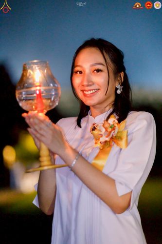 ภาพ No.224674:วันจันทร์ที่ 12 พฤษภาคม พ.ศ. 2568  ชาวพุทธในอินโดนีเซีย ร่วมฉลองวิสาขบูชาจุดประทีปกว่า 200,000 ดวง ณ พระมหาเจดีย์บรมพุทโธ  เจริญพุทธมนต์ถวาย “พระวชิรเกล้าเจ้าอยู่หัว”