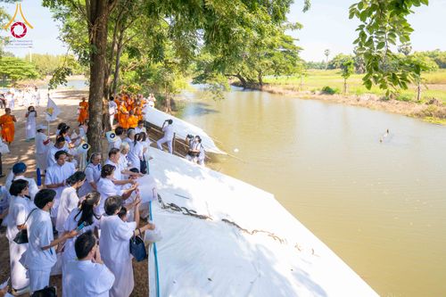 ภาพ No.285850:วันพุธที่ 10 ธันวาคม พ.ศ.2568  พิธีตอกเสาเข็มมงคลต้นสุดท้าย รองรับองค์พระเจดีย์เพื่อสร้างสันติภาพโลก ณ ศูนย์ปฏิบัติธรรมและศูนย์อบรมเยาวชน ชัยนาท