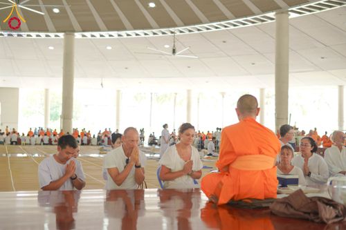 ภาพ No.326811:วันที่ 27-30 เมษายน พ.ศ.2569 ต้อนรับชาวต่างชาติจากประเทศมาเลเซีย ฝรั่งเศส เมียนมาร์ และศรีลังกา  เยี่ยมชมวัดพระธรรมกาย