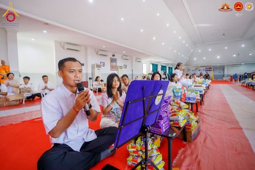 ภาพ No.283529:วันอาทิตย์ที่ 21 ธันวาคม  2568 พิธีบิณฑบาตฉลองสามเณรใหม่ ประเทศอินโดนีเซีย