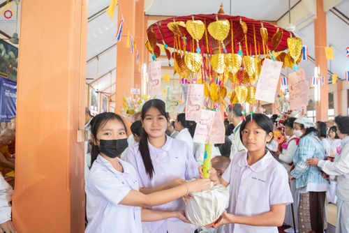 ภาพ No.293398:วันที่ 12 มกราคม พ.ศ. 2569 พิธีทอดผ้าป่าทำนุบำรุงศาสนสถาน ณ วัดผาสุการาม อ.บางเลน จ.นครปฐม ในโครงการธรรมยาตรา กตัญญูบูชา มหาปูชนียาจารย์ พระมงคลเทพมุนี(สด จนฺทสโร) พระผู้ปราบมาร อนุสรณ์สถาน 7 แห่ง ปีที่ 14