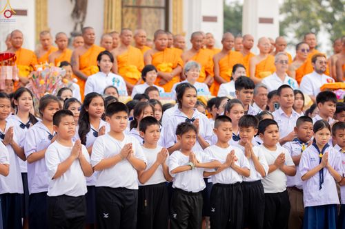 ภาพ No.301213:วันที่ 22 มกราคม พ.ศ. 2569 พิธีทอดผ้าป่าทำนุบำรุงศาสนสถาน ณ วัดใหม่พิบูลย์ผล อ.สองพี่น้อง จ.สุพรรณบุรี ในโครงการธรรมยาตรา กตัญญูบูชา มหาปูชนียาจารย์ พระมงคลเทพมุนี(สด จนฺทสโร) พระผู้ปราบมาร อนุสรณ์สถาน 7 แห่ง ปีที่ 14