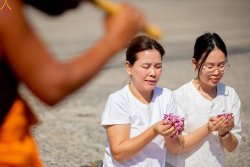 ภาพ No.304191:วันที่ 25 มกราคม พ.ศ. 2569 พิธีต้อนรับพระธรรมยาตรา  รร.สามัคคีราษฏร์บำรุง-วัดพระธรรมกาย ในโครงการธรรมยาตรา กตัญญูบูชา มหาปูชนียาจารย์ พระมงคลเทพมุนี(สด จนฺทสโร) พระผู้ปราบมาร อนุสรณ์สถาน 7 แห่ง ปีที่ 14