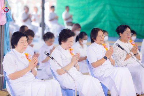 ภาพ No.298503:วันที่ 20 มกราคม พ.ศ. 2569 พิธีถวายภัตตาหารเป็นสังฆทาน แด่พระธรรมยาตรา ณ อนุสรณ์สถานบางปลา วัดบางปลา อำเภอบางเลน จังหวัดนครปฐม ในโครงการธรรมยาตรา กตัญญูบูชา มหาปูชนียาจารย์ พระมงคลเทพมุนี(สด จนฺทสโร) พระผู้ปราบมาร อนุสรณ์สถาน 7 แห่ง ปีที่ 14